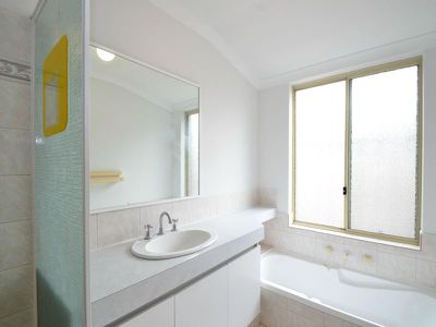 2 Barrul Place, Thornlie