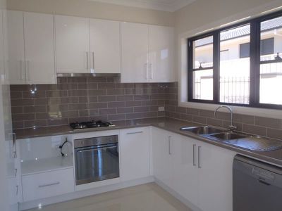 'The Avenue' / 32A Stonehaven Avenue, Dubbo
