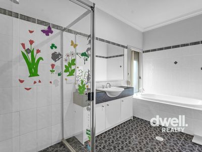 9 LAURINA PLACE, Bewong