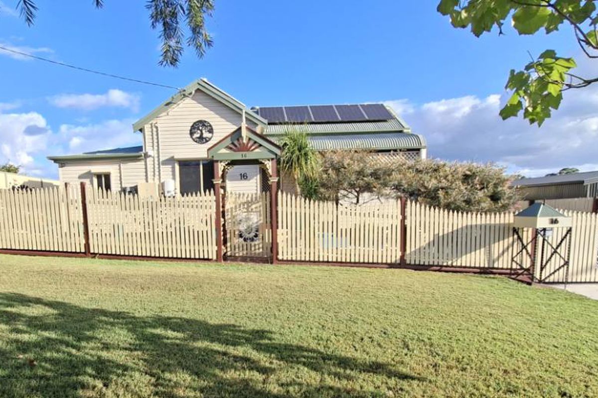 16 Flett Street, Wingham