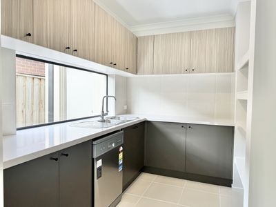 12 Gairdner Street, Manor Lakes