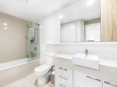 509 / 9 Hooker Boulevard, Broadbeach Waters