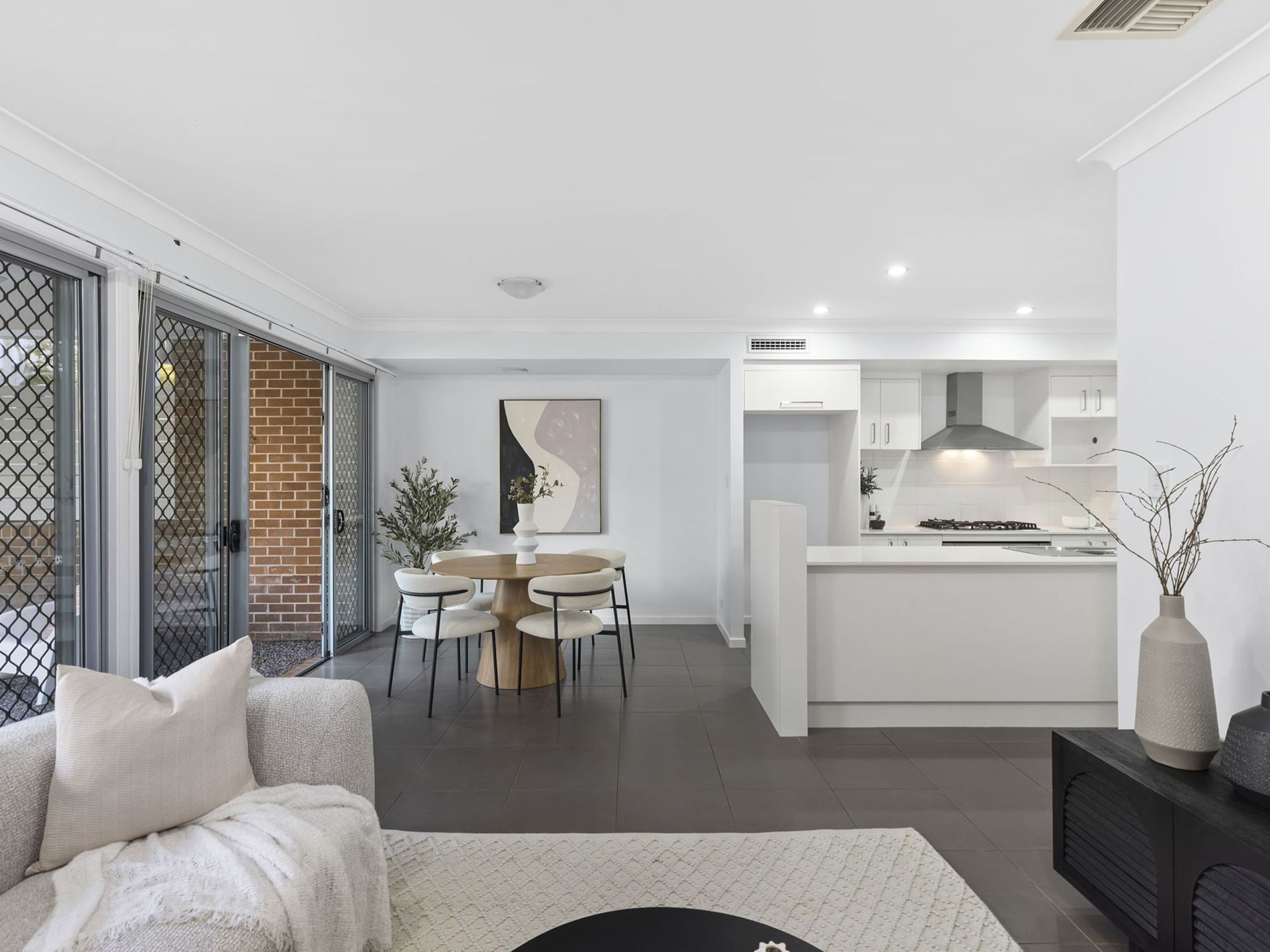 8 Worchester Crescent, Wakerley