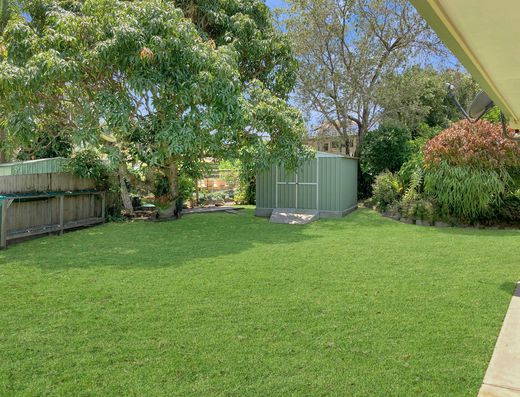 Great Family Home + Location image 14