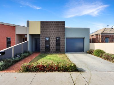 2 / 11 URQUHART STREET, Horsham