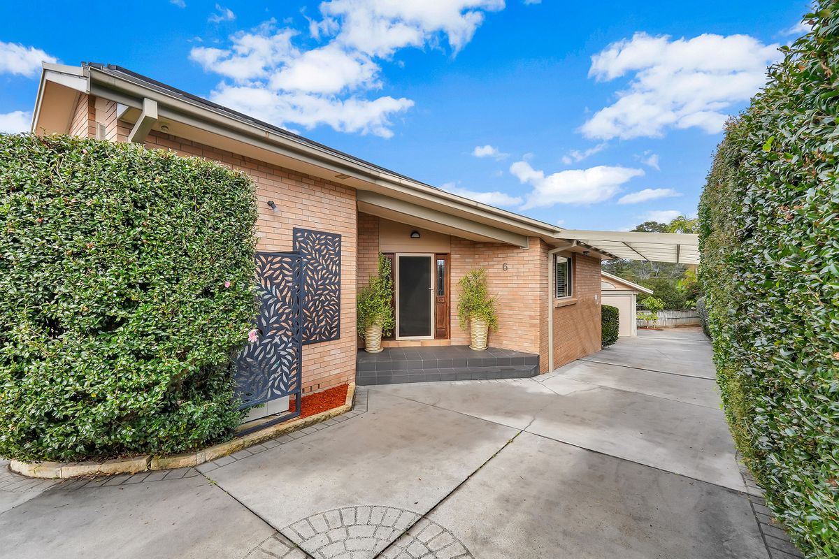 6 Robinia Parade, Springfield