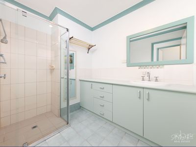 28 AZURE DRIVE, Wodonga