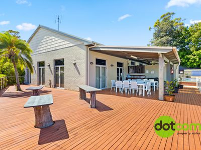 12 Sixth Avenue, Green Point