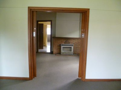 365 Autumn Street, Newtown