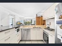 10 Grand Pde  , Kawana Island