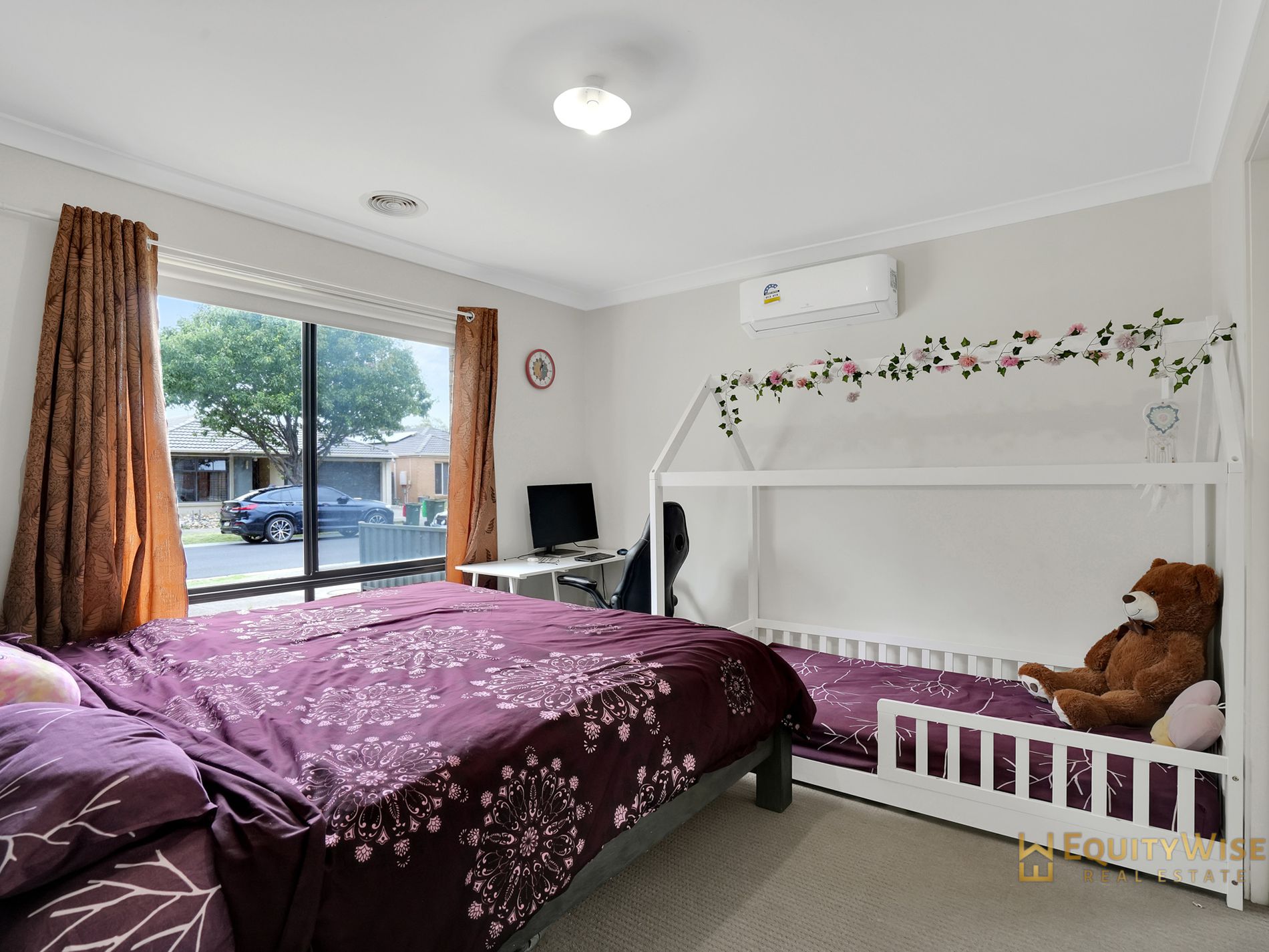 8 Gunyong Crescent, Manor Lakes