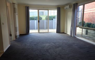 8 / 12 RENLIK COURT, Pakenham