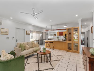 8 Crestbrook Drive, Mount Louisa