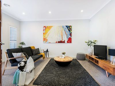 12 Hayes Parade, Pascoe Vale