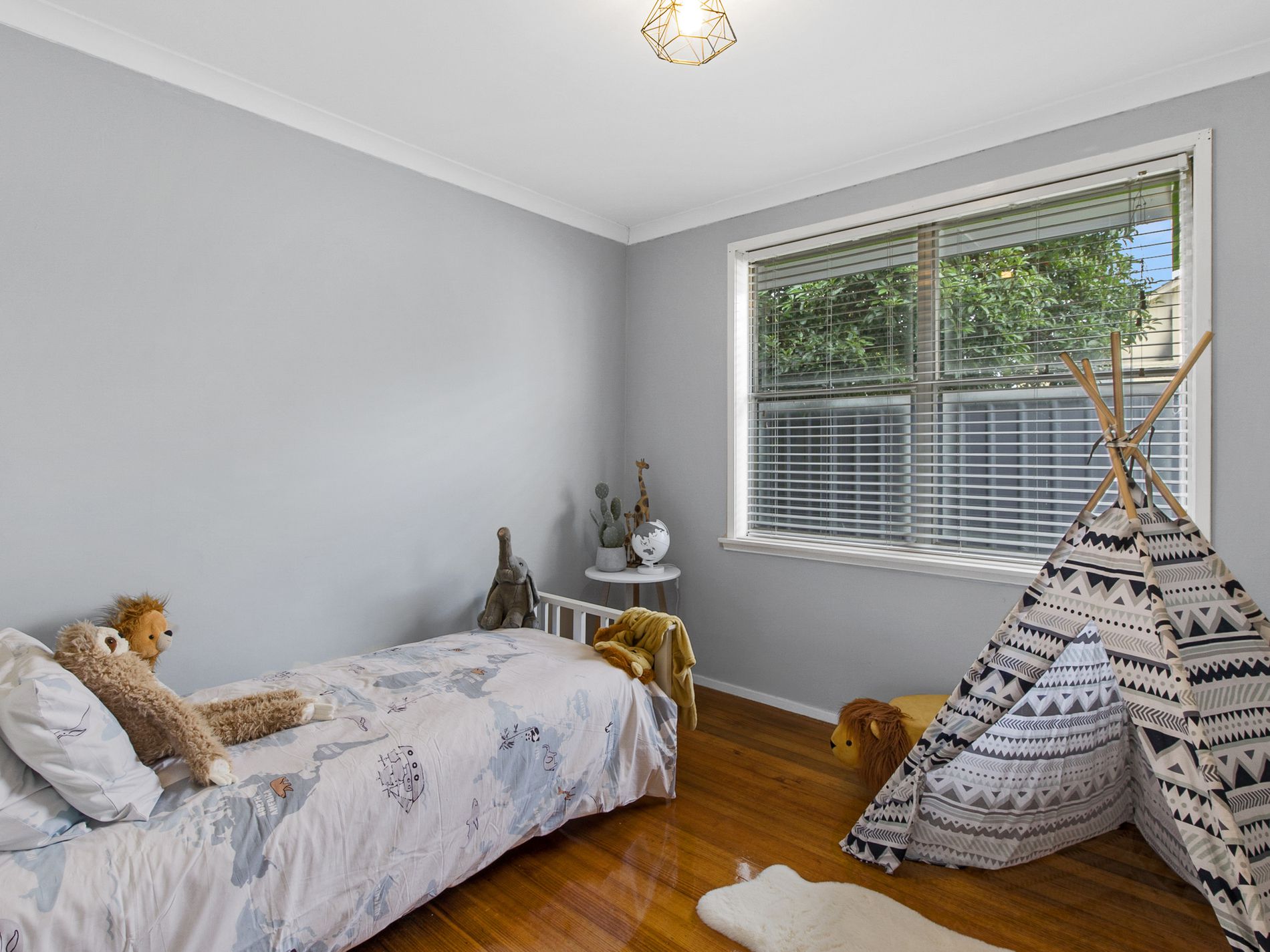 22 MARTINDALE CRESCENT, Seymour