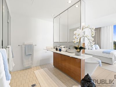 2205 / 2 Ephraim Island Parade, Paradise Point