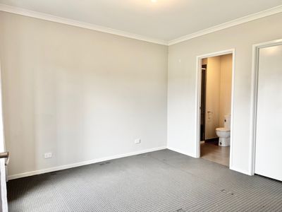 113 Holyoake Parade, Manor Lakes