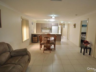 18 Glenshee Close, Dubbo