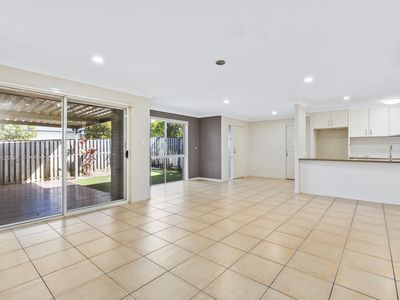 1 / 4 Cardwell Street, Upper Coomera