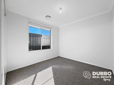 8B Violet Circuit, Dubbo