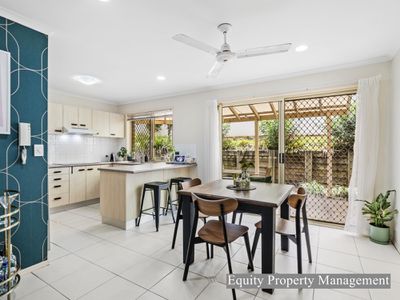 2/320 Manly Road, Manly West