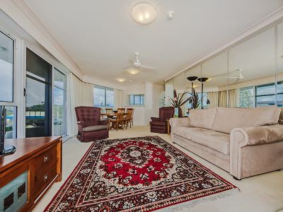 2E / 2 Nineteenth ave, Palm Beach