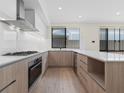 21 Corbett Way, Booragoon