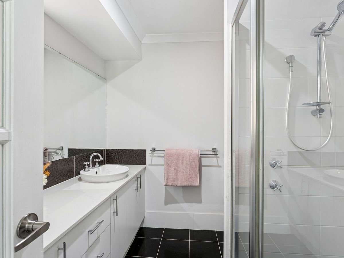 15 Palomino Promenade, The Vines