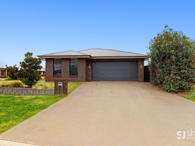 40 Magnolia Boulevard, Dubbo