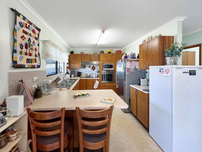 4 CENTENARY DRIVE, Atherton