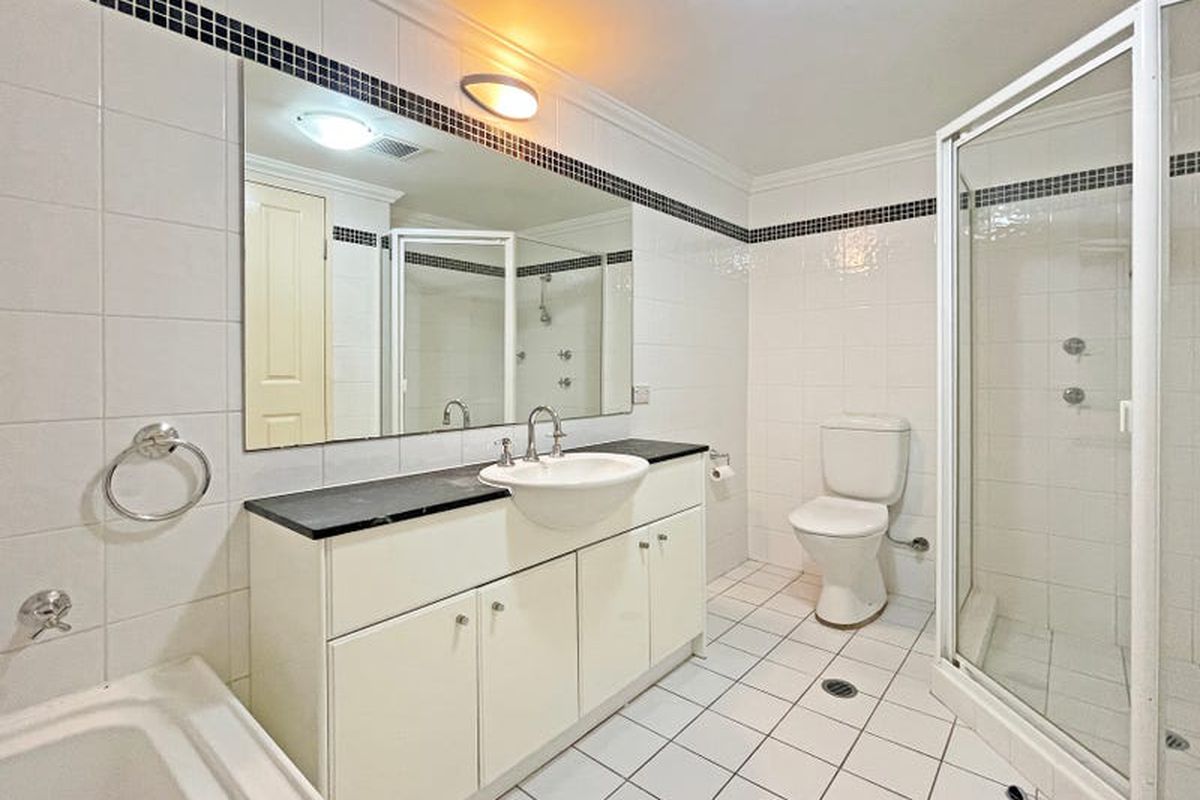607 / 8 Wentworth Drive, Liberty Grove