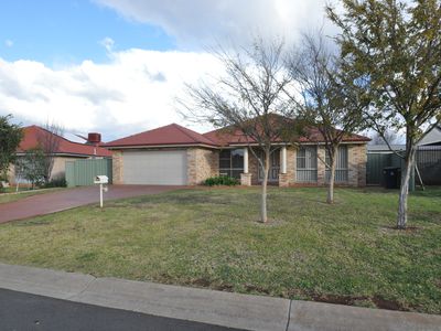 11 Hastings Court, Dubbo