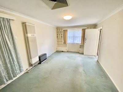 19 ROBERTSON CRESCENT, Deniliquin