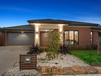 27 Trainers Way, Clyde North