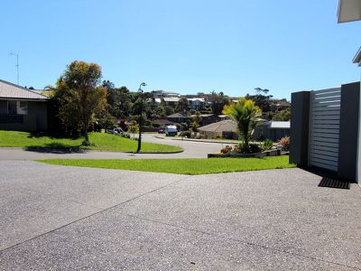 2 / 1 Bakara Court, Forster