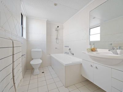 21 / 72 Marine Parade, Southport