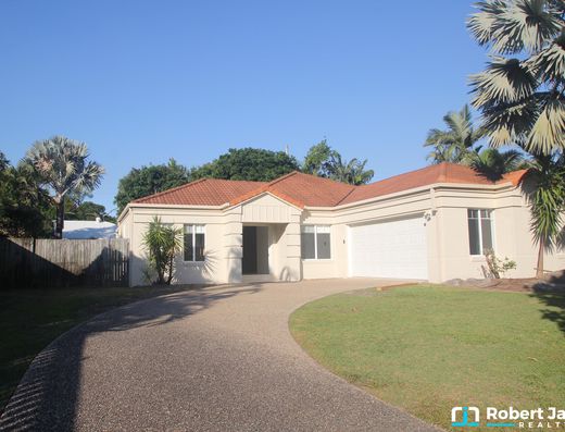 Noosa Waters Family Home image 1