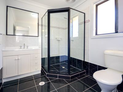 8 Forest Ridge Court, Springfield Lakes