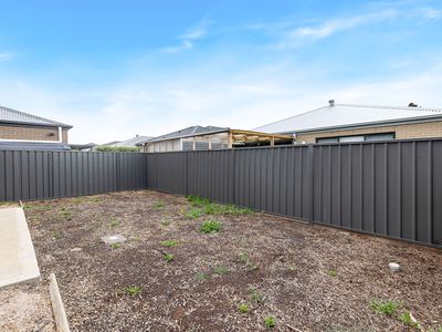 18 Distinctive Drive, Rockbank