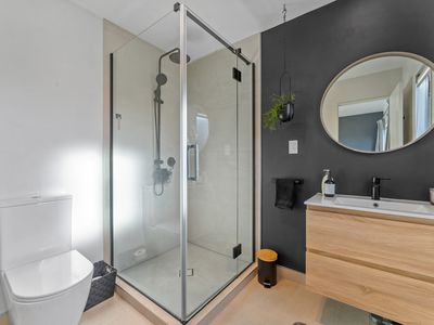 20 Admirals Court Drive, Greenhithe