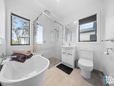 8 Success Place, Hampton Park