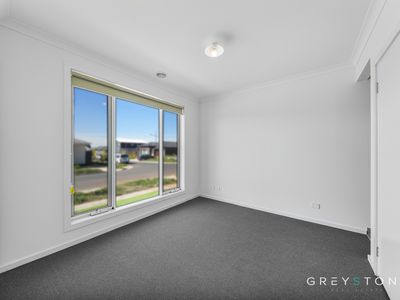 6 Distaff Way, Rockbank