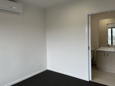 6 Rodway Walk, Tarneit