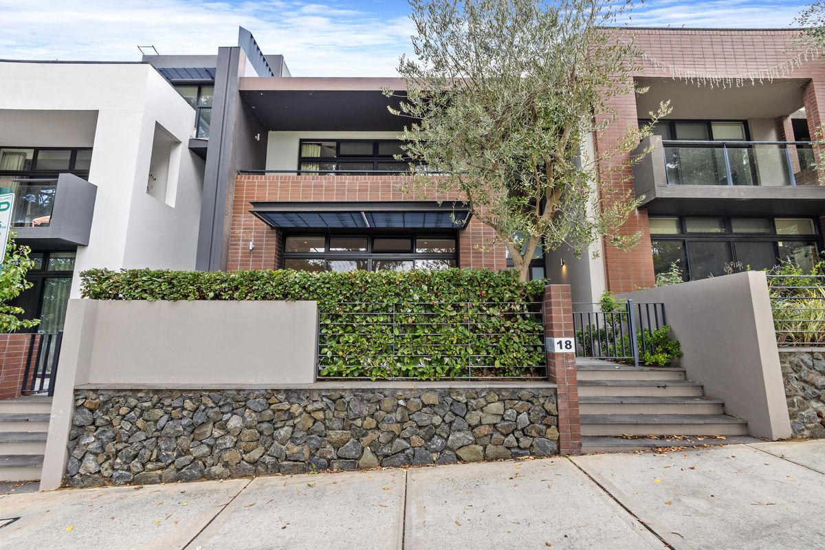 18 Lupin Hill Grove, Nedlands