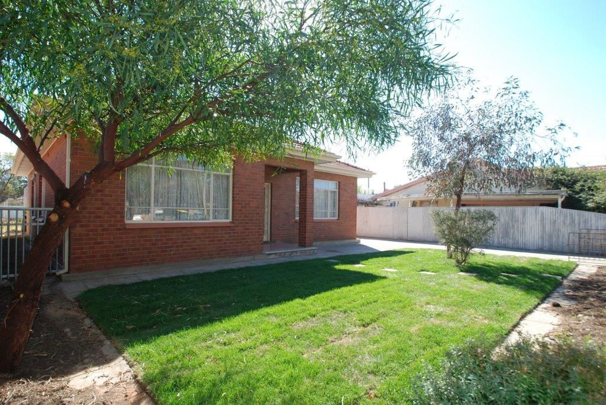 12 Kintore Avenue, Kilburn