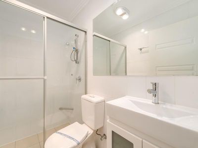 2 / 4 Locke Street, Southport