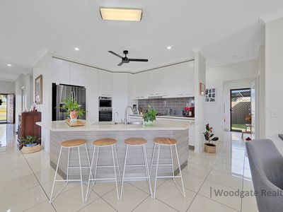 9 Sunset Avenue, Woodgate