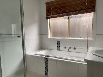 2 Sahara Way , Truganina