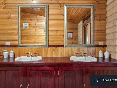 233 Braines Lane, Meadow Creek