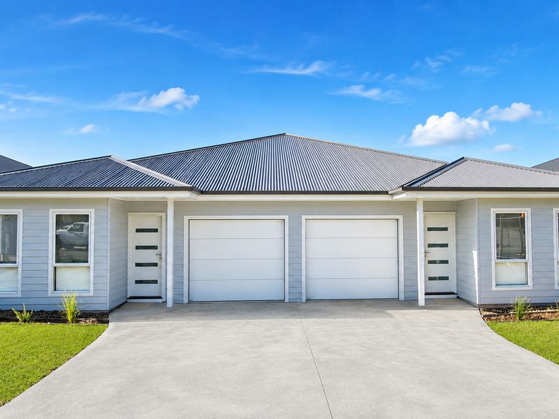 33a & 33b Lancing Avenue, Sussex Inlet